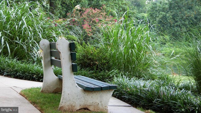 Foto del edificio - 10201 Grosvenor Pl