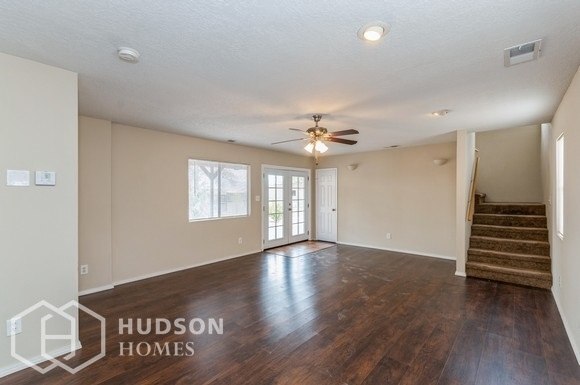 Foto del edificio - NOW AVAILABLE! 505 Longwood Loop Ne, Rio R...