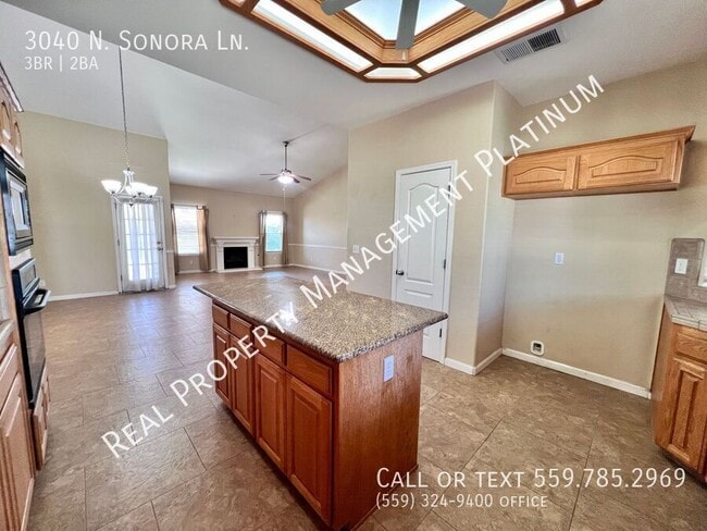 Building Photo - 3040 N Sonora Ave