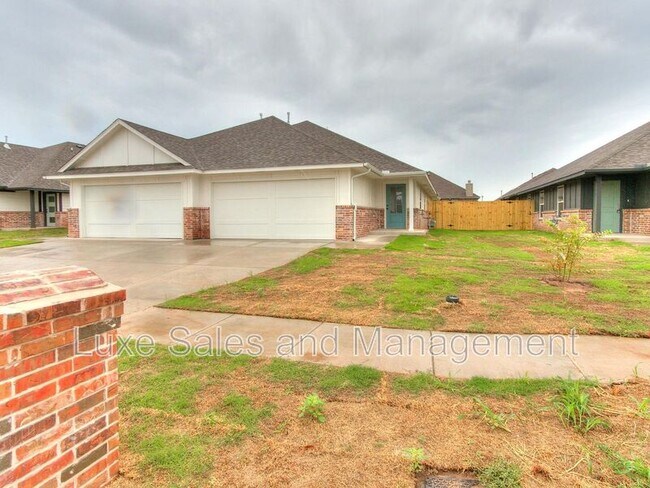 Photo - 8007 NW 105th St House