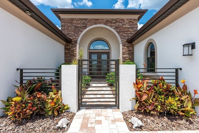 Building Photo - Luxury Living Awaits in Wesley Chapel's Ep...