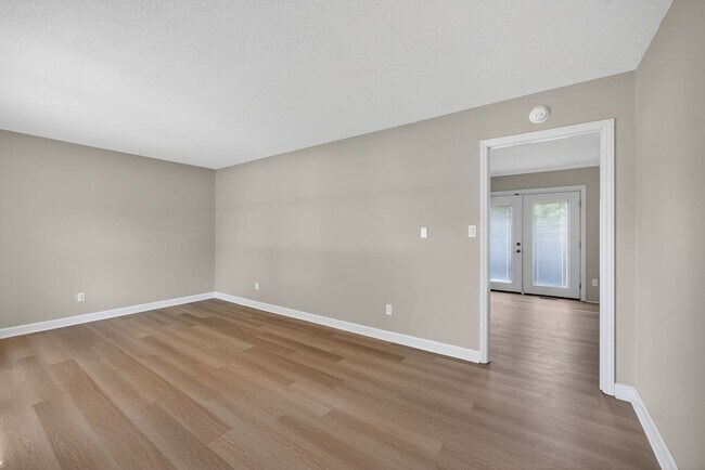Foto del edificio - 3 bedroom, 2 bathroom House in Eden!