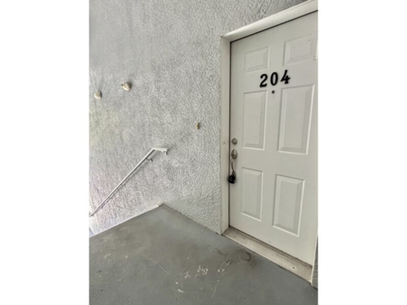 Application Fees Reimbursed Upon Move-In! ... - Water Included-2nd Floor Unit In Pine Key-...