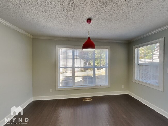 Building Photo - 1221 Delham Rd