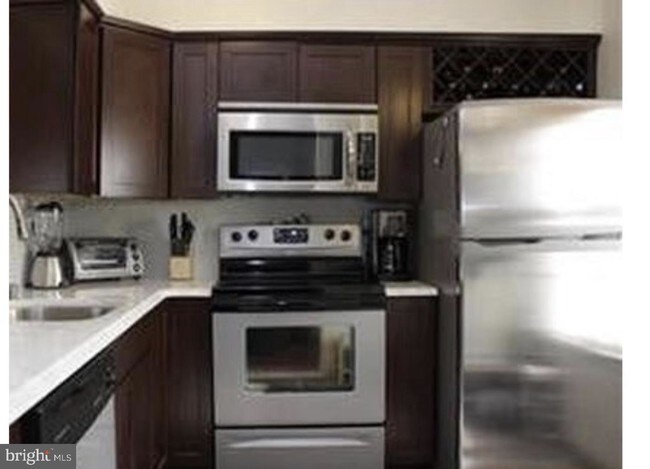 Building Photo - 327A Delancey Pl