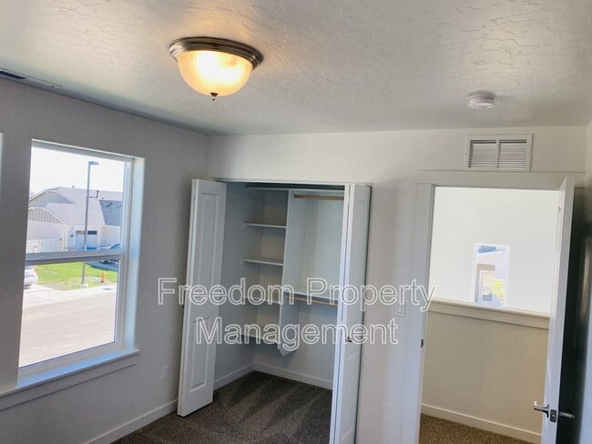 Building Photo - 5553 E Bollo St
