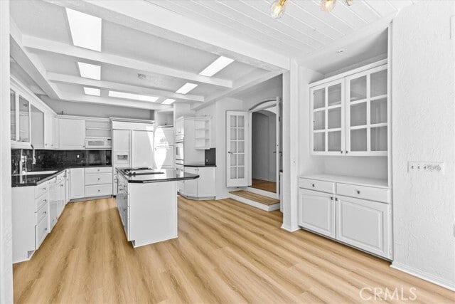 Building Photo - 18 Narbonne