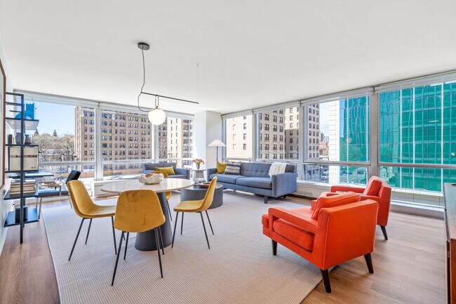 Foto del edificio - 340 W Diversey Pkwy