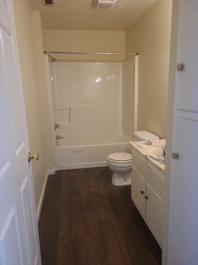 Foto del edificio - Piggott Duplexes