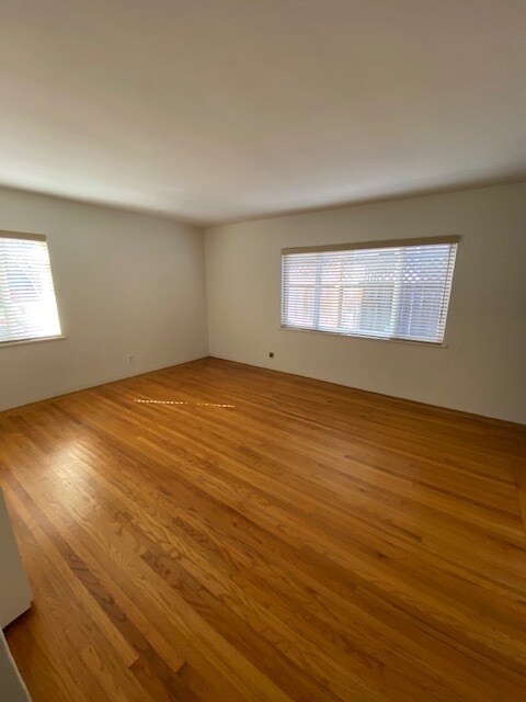 Living Room - 5372 Broadway