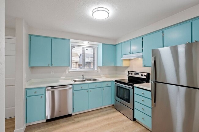 Foto del edificio - Fantastic 3-Bedroom, 1.5-Bath Duplex With landscaping Included!