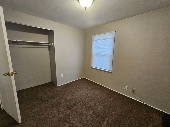 Foto del edificio - 3 bed, 1 bath, South Bend