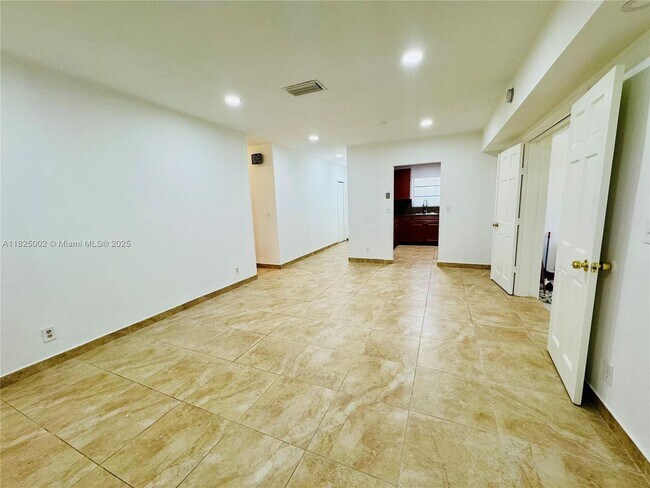 Foto del edificio - 717 NE 10th Ave