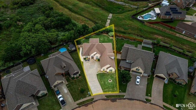 Foto del edificio - 5616 Ross Creek Ln