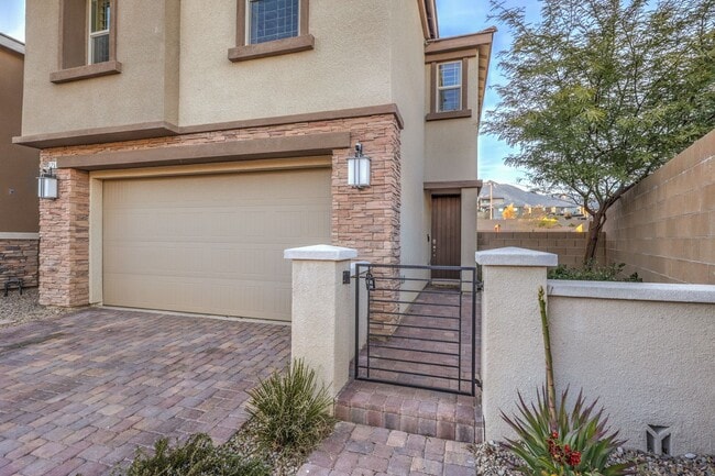 Building Photo - Charming 3-bedroom, 2.5-bathroom Home