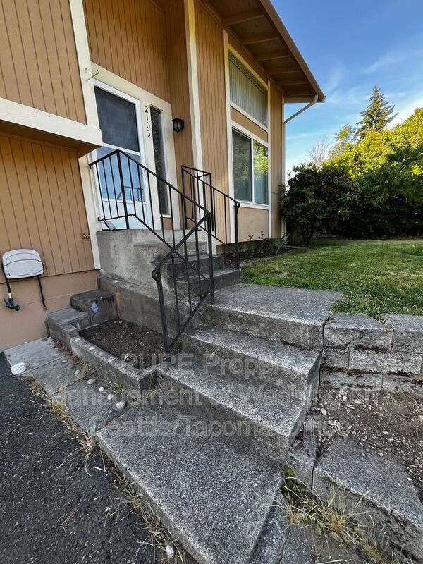 Building Photo - 2103 25th Ave SE