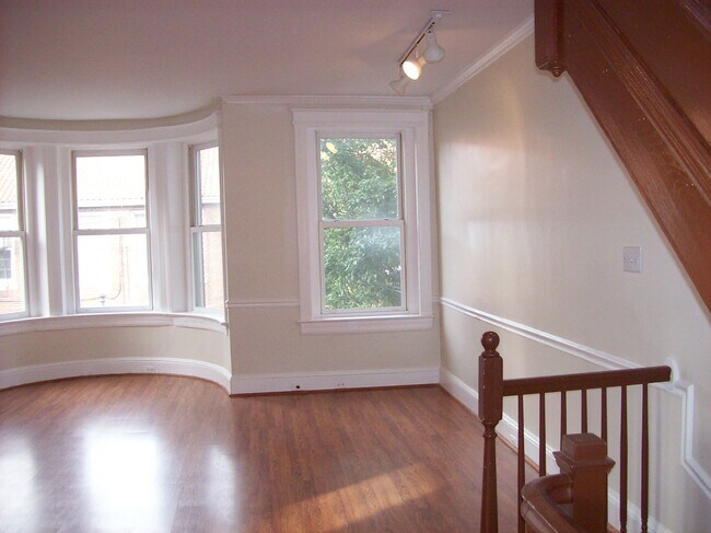 Foto del edificio - 1726 Newton St NW