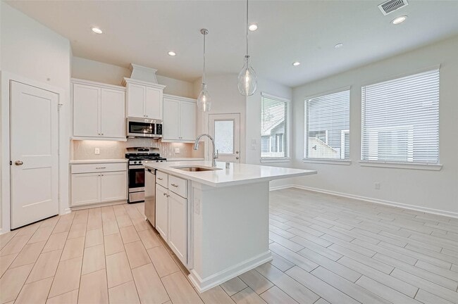 Building Photo - 580 Longleaf Pine Dr