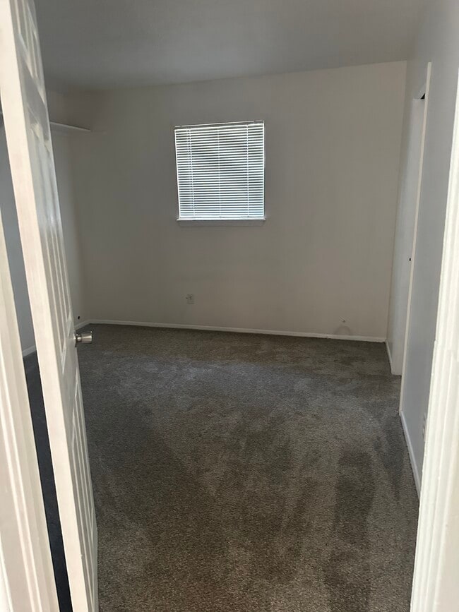 b - 1001 Cedardale Dr