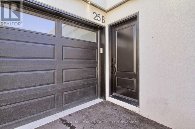 Building Photo - 25 Knowles Crescent