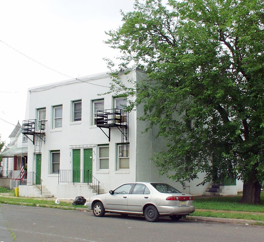 Primary Photo - 928-930 William St
