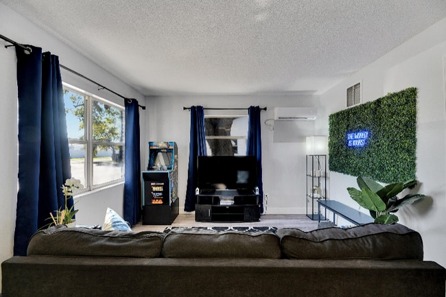 Foto del edificio - 4511 W McElroy Ave
