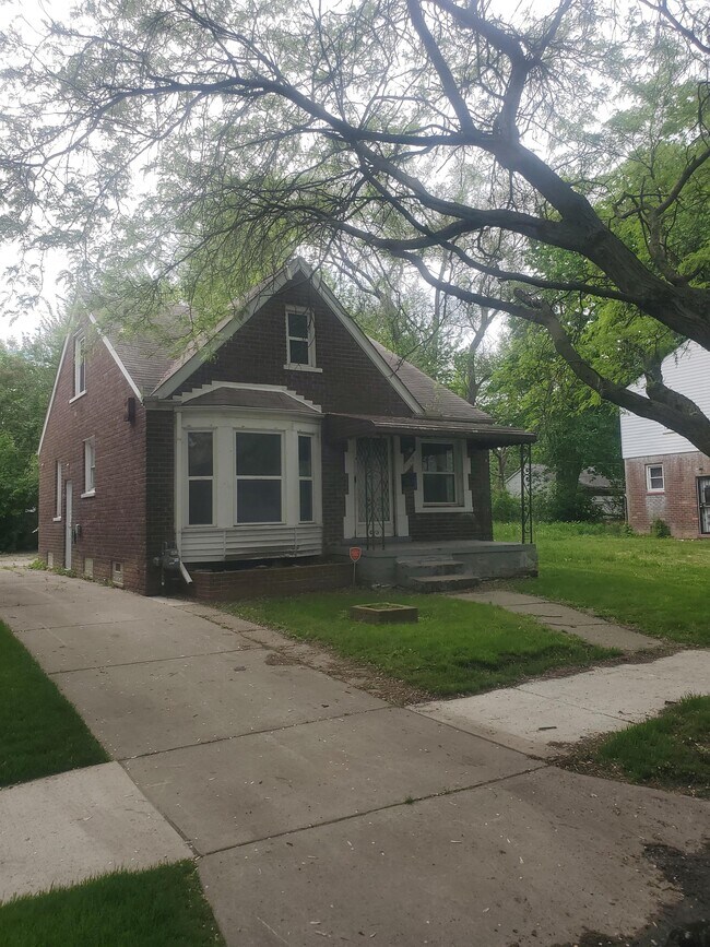 Building Photo - 8343 Roselawn St
