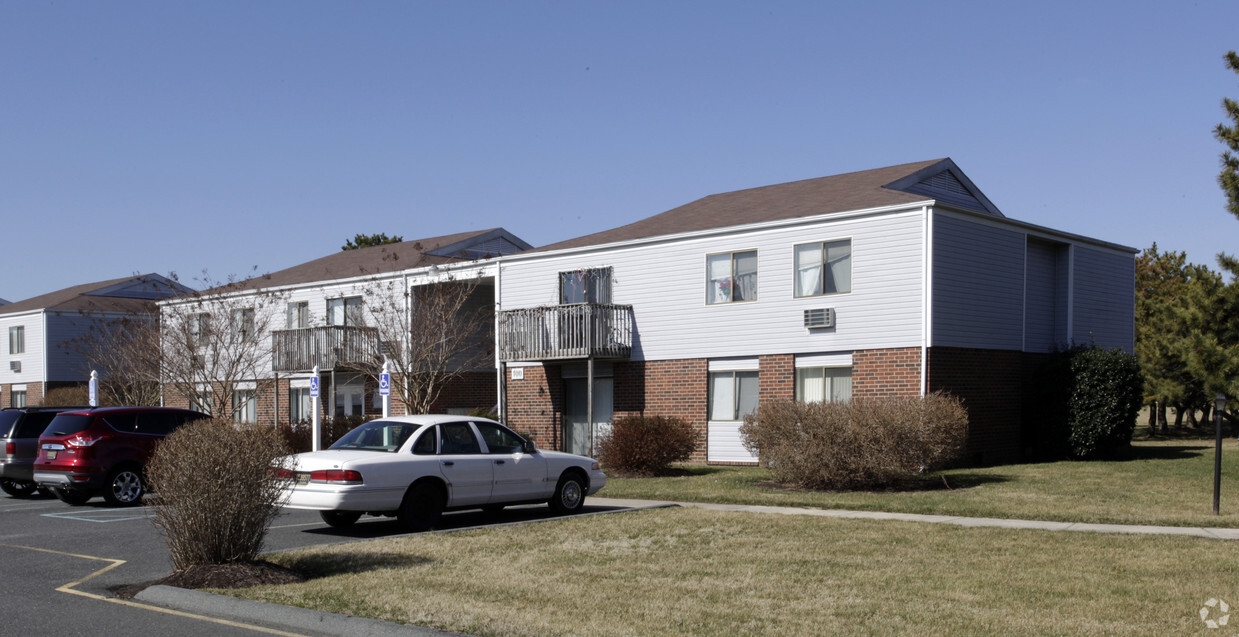 Primary Photo - Jefferson Apartments