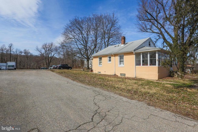 Building Photo - 622-A Hammonds Ferry Rd
