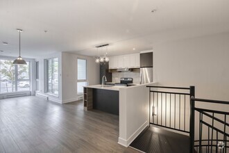 Building Photo - 9675 Av. Papineau