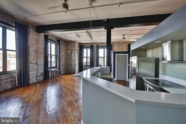 Building Photo - 428 N 13th St