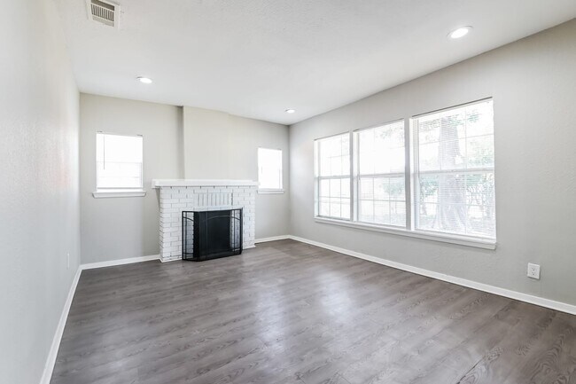 Building Photo - 1811 Seevers