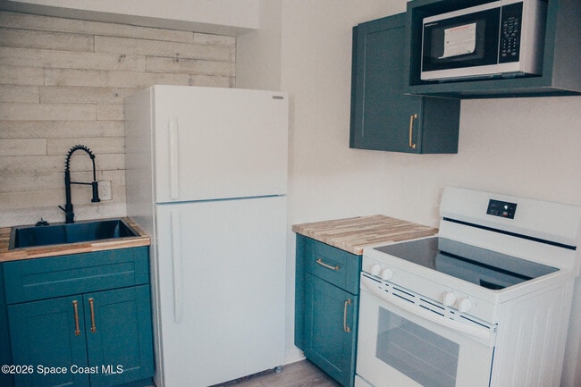 Foto del edificio - 211 Circle Dr