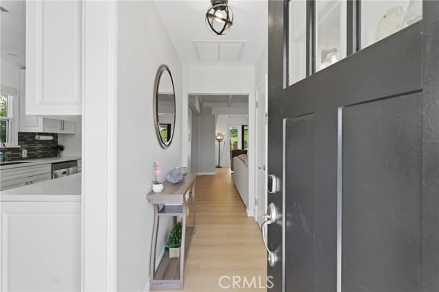 Foto del edificio - 5244 Vanalden Ave