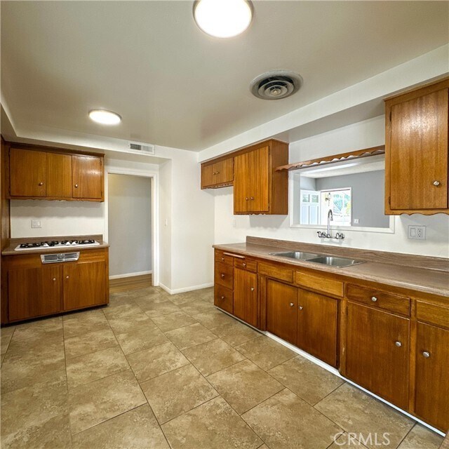 Foto del edificio - 8586 CA-27