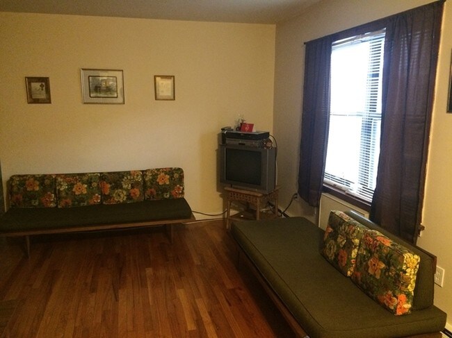 Foto del interior - 241 Laurel St