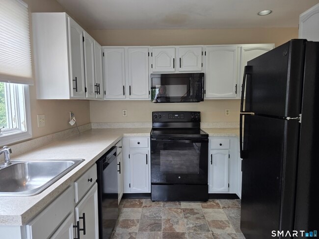 Building Photo - 19 Wadhams Ave