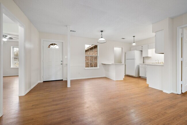 Foto del edificio - 100 Grand Brook Dr