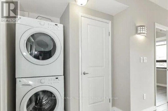 Photo du bâtiment - 1291 Gordon St