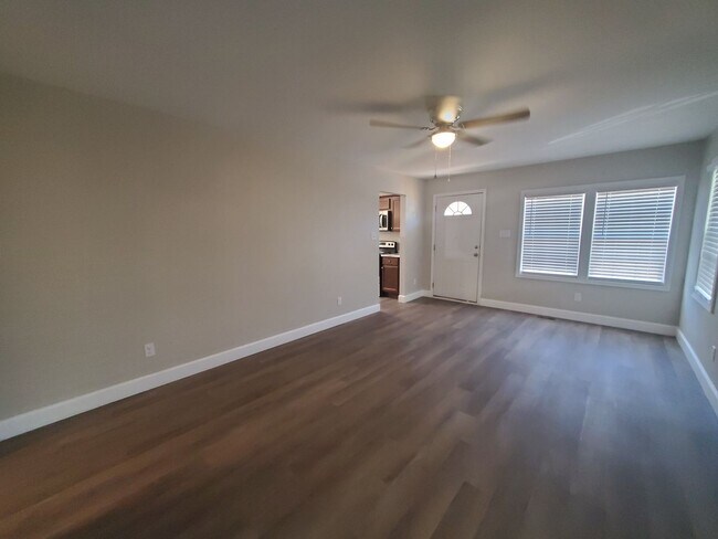 Foto del edificio - 1208 Hillsboro St