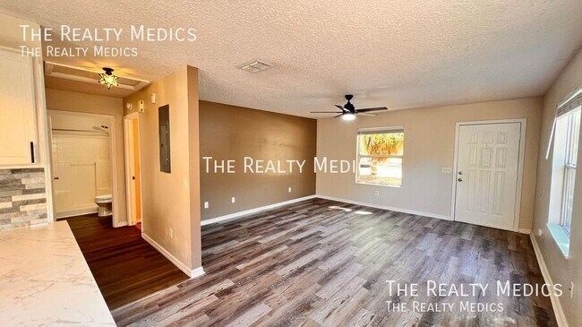 Building Photo - 436 Jennifer Ln