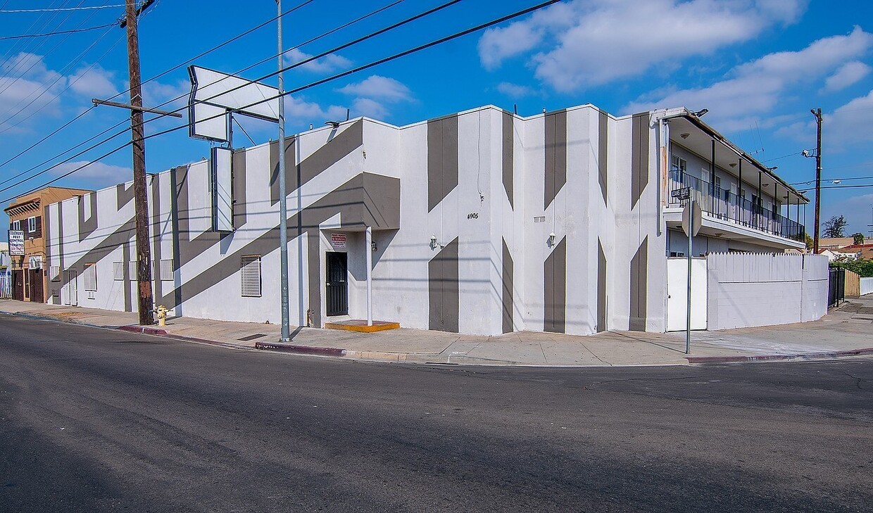 Primary Photo - West Adams Studio Apartments