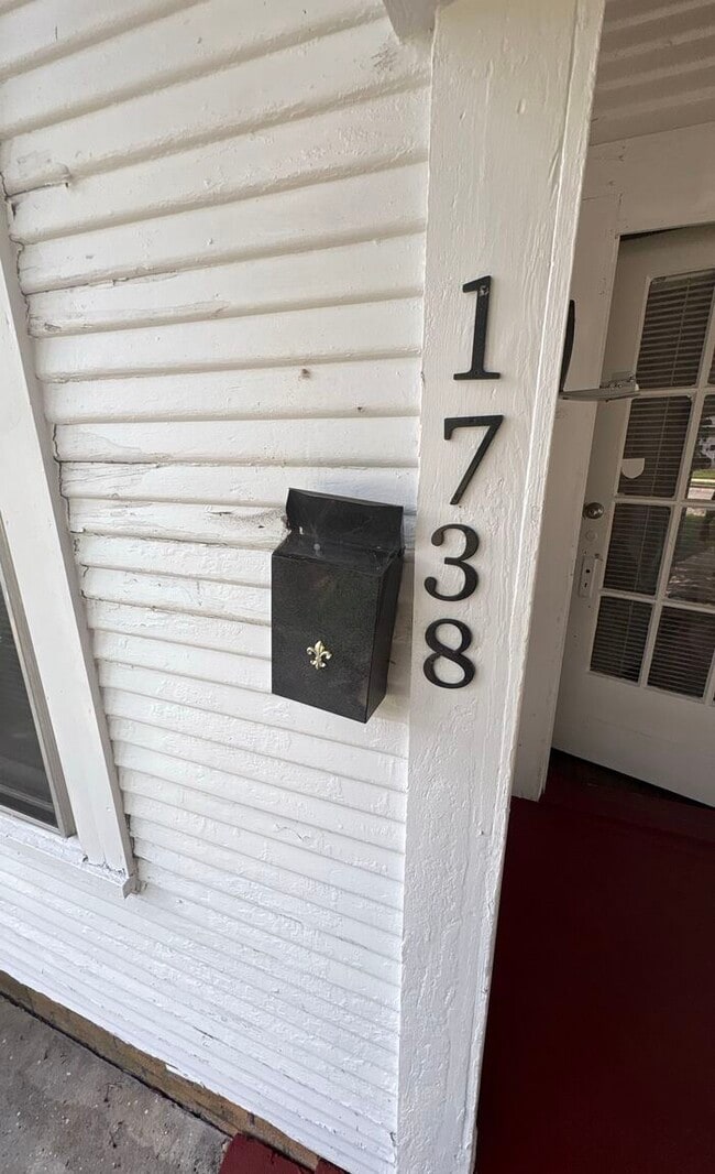 Foto del edificio - 1738 Damon St