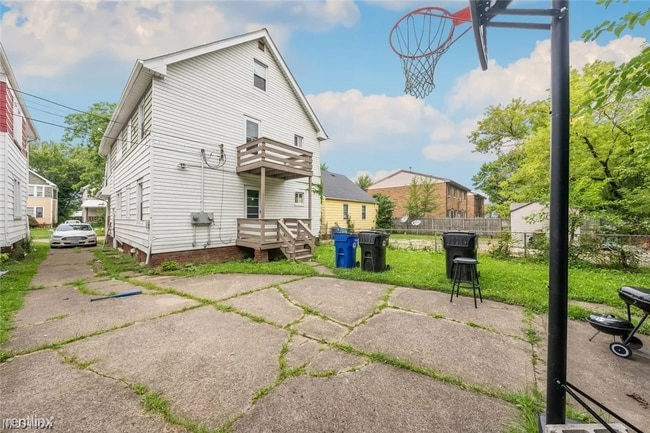 Building Photo - 2 br, 1 bath Duplex - 3035 West 116th Stre...