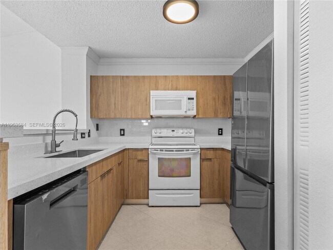 Foto del edificio - 4460 NW 107th Ave