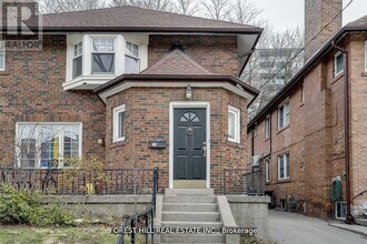 Building Photo - 8 Poplar Plains Crescent