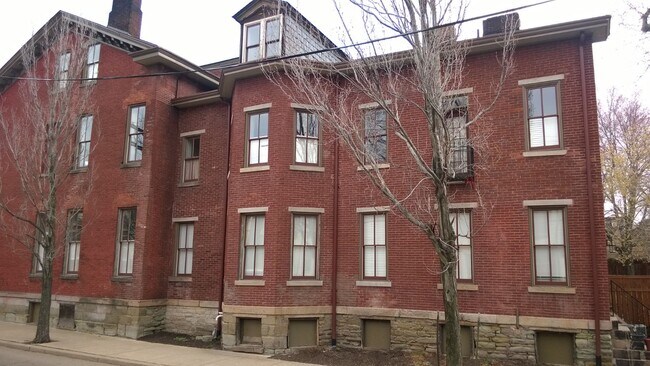 Side - 1339-2 W North Ave