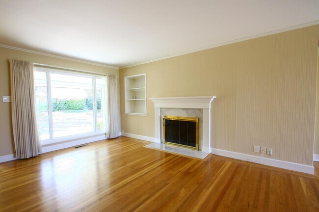 Building Photo - 2909 Sunset Terrace