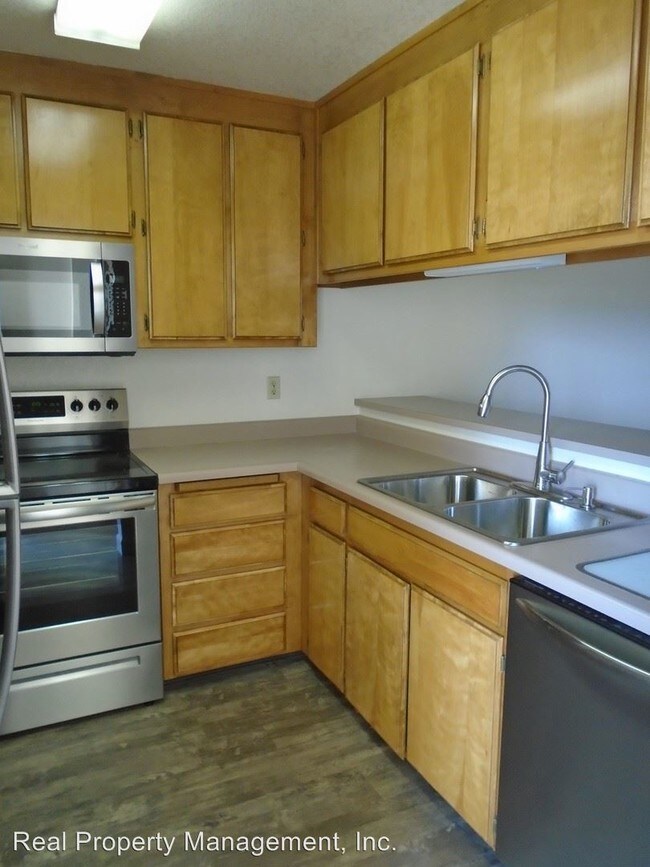 Building Photo - 557 Kenbrook Ct