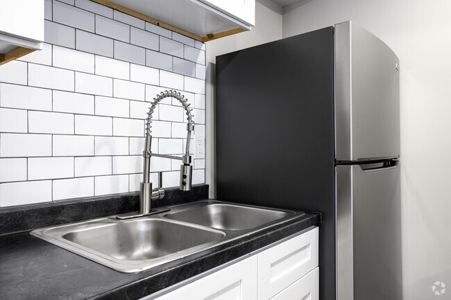 2BR, 1.5BA - 900SF - Reynoldsburg Pointe Townhomes